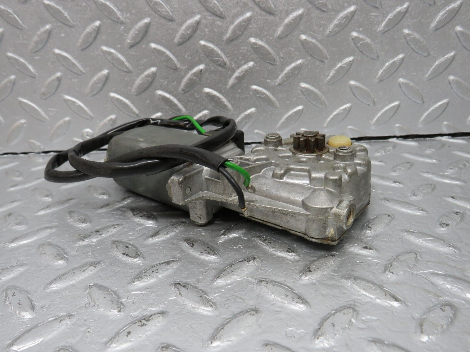 40593 Mercedes-Benz W123 300D Rear Left Window Regulator Motor 0130821017