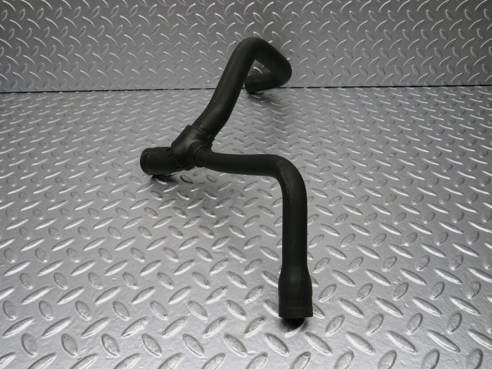 30855 Mercedes-Benz W201 190E 2.0L Radiator Hose 2015014082