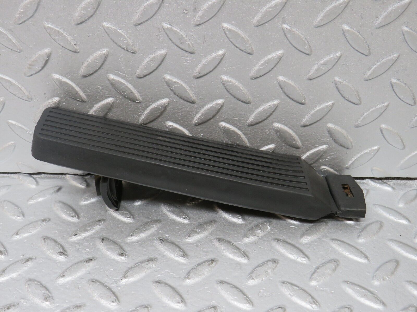 36100 Mercedes-Benz W126 420SE Accelerator Pedal With Rubber 1263000504 1233010082