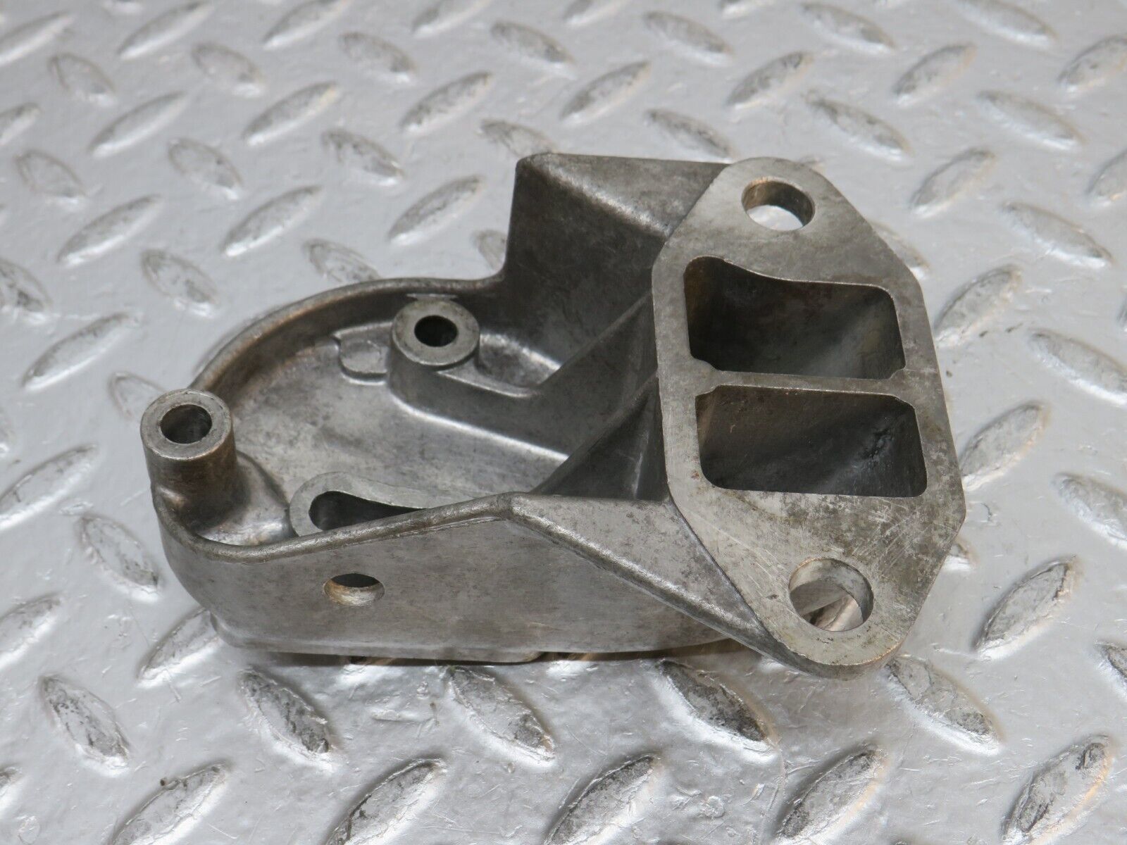 0332 Mercedes-Benz W120 180D Ponton Adjuster Block Support 1812000539