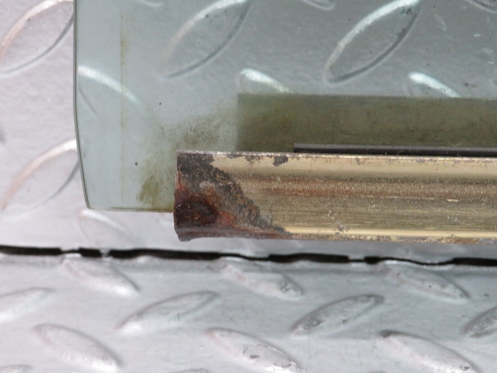 28673 Mercedes-Benz W123 230E Rear Left Door Window Glass