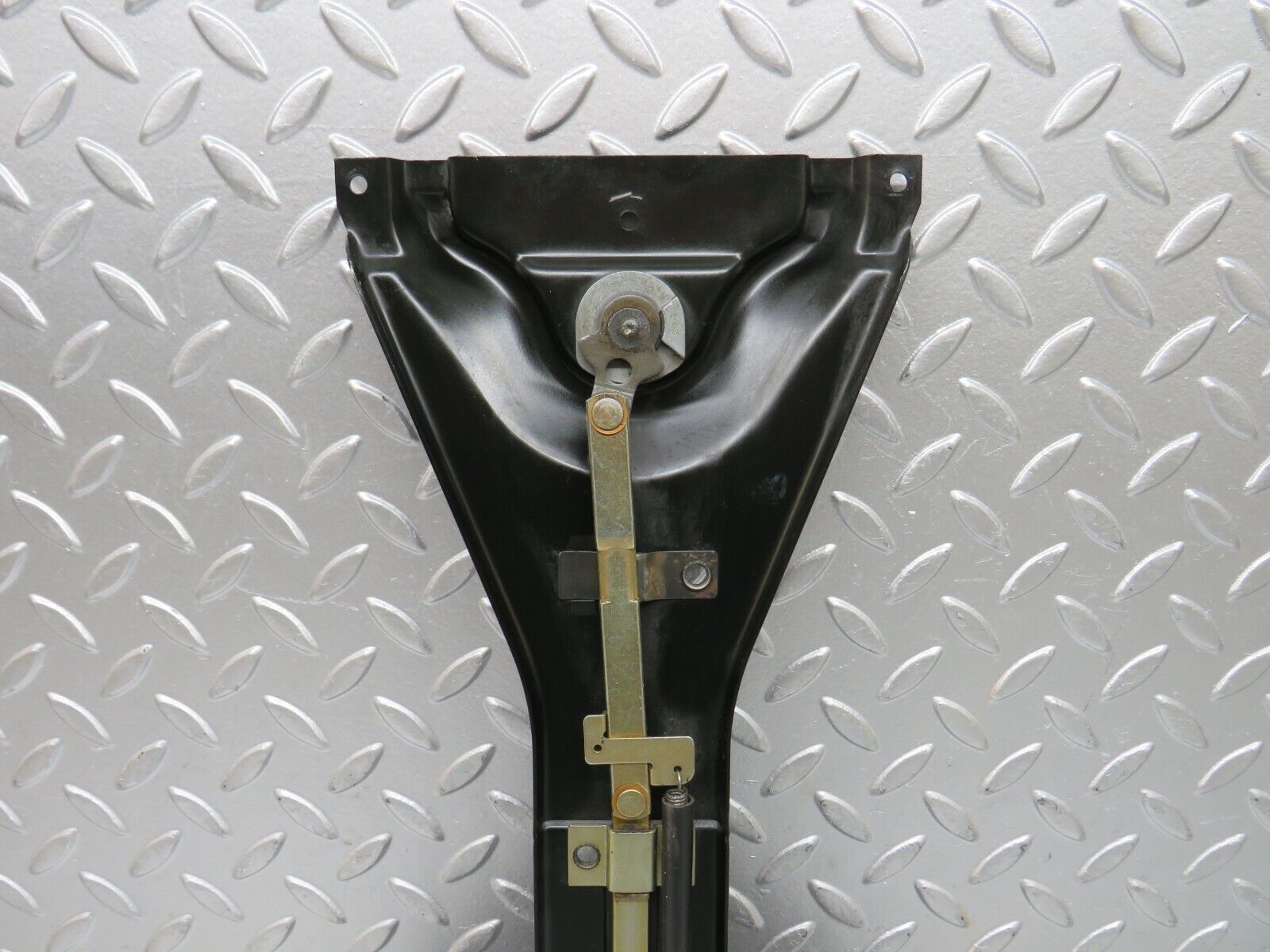 28468 Mercedes-Benz W123 240D Sunroof Manual Opener Mechanism