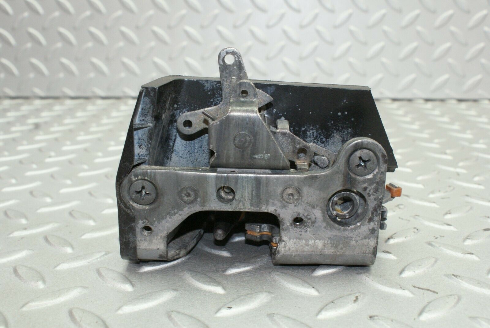 2595 Mercedes-Benz W116 350SE Door Lock Mechanism Left