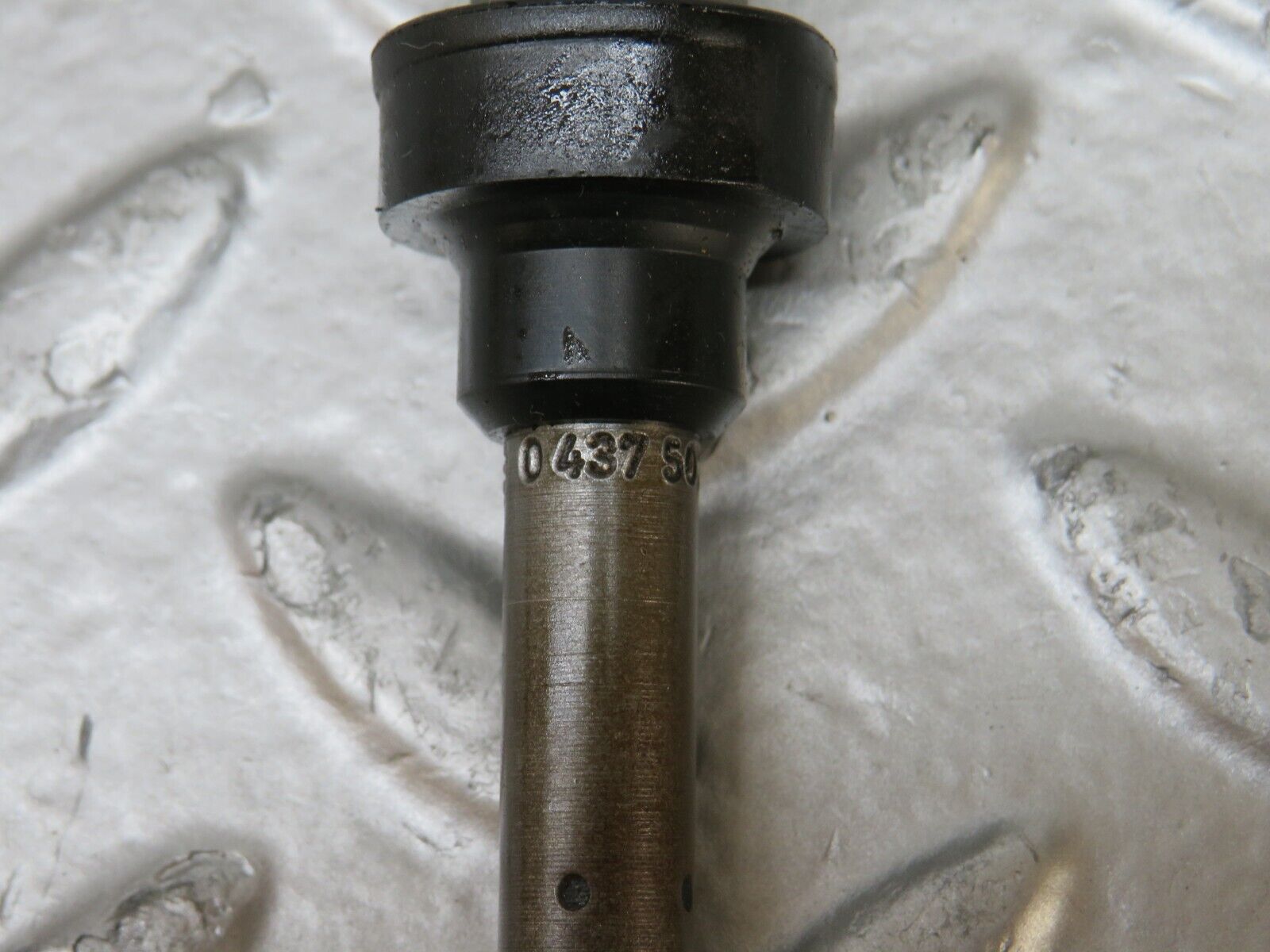 26250 Mercedes-Benz W116 450SE Fuel Injector Bosch 0437502010