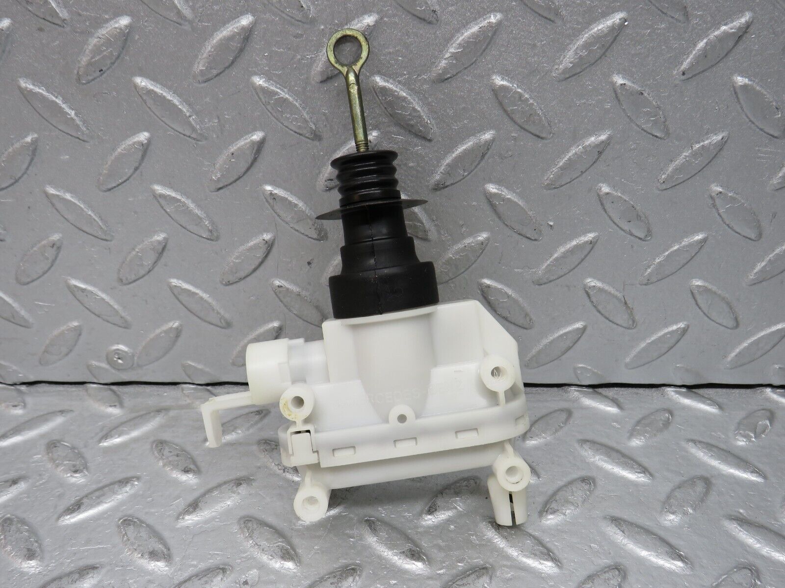 37771 Mercedes-Benz A124 320E Cabriolet Right Door Lock Vacuum Actuator