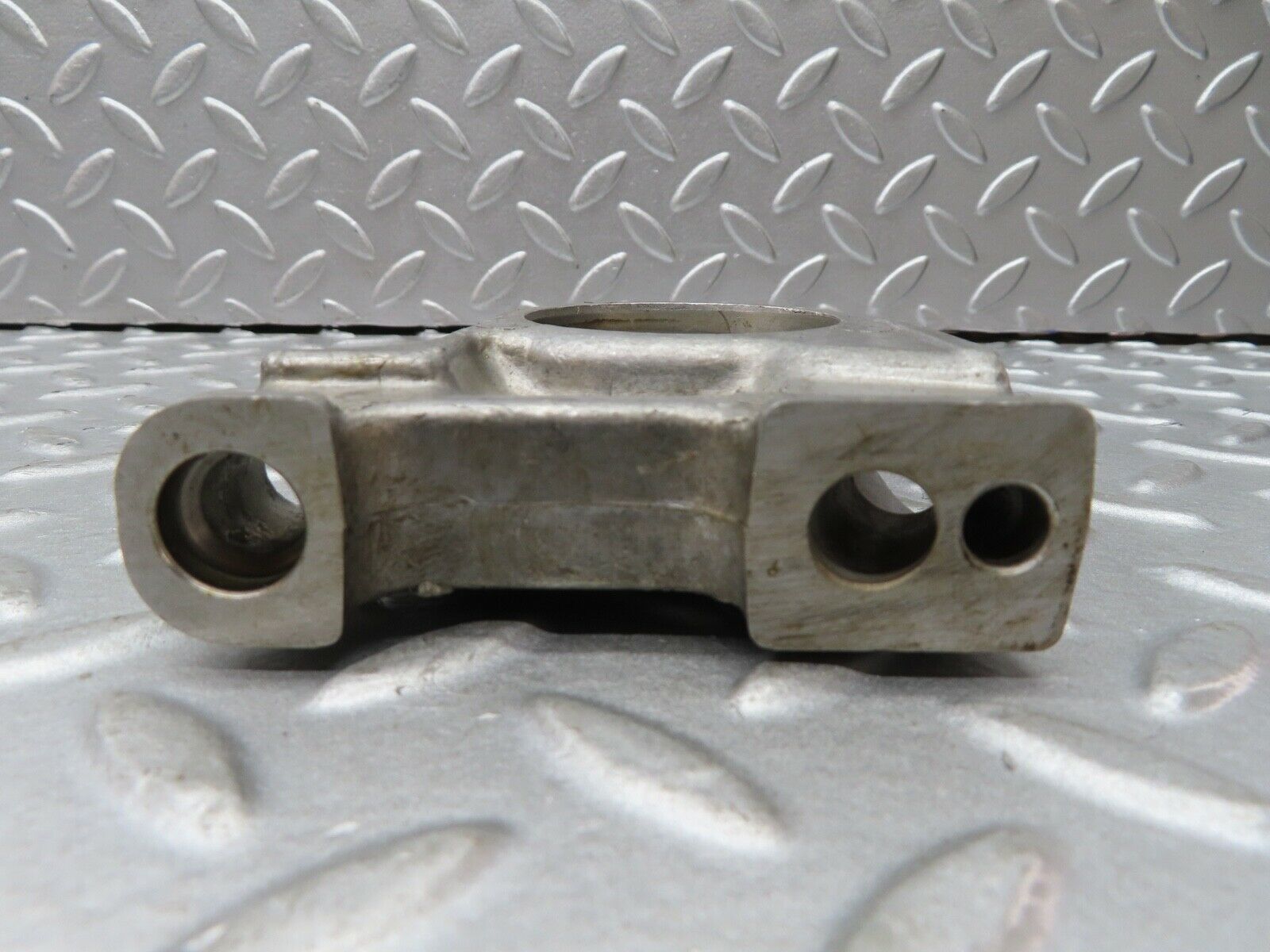 17726 Mercedes-Benz W116 450SEL Camshaft Tower Bearing 1160514312