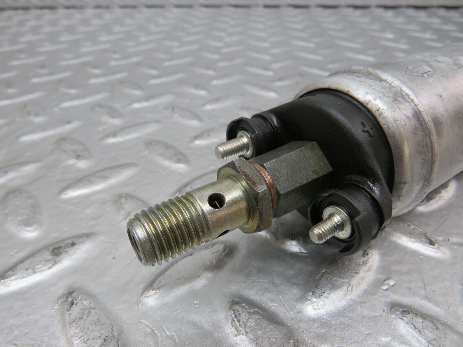 25669 Mercedes-Benz W124 280E Fuel Pump Pierburg 0004704294