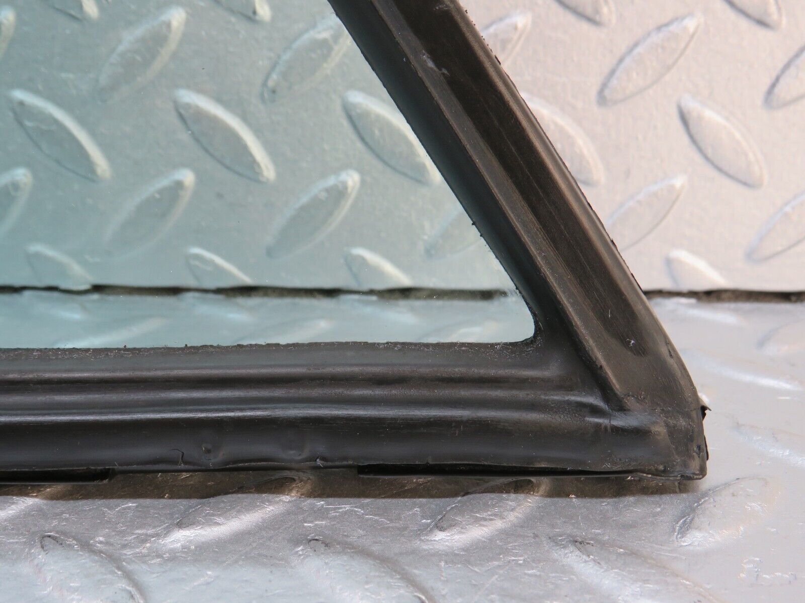 37517 Mercedes-Benz W109 300SEL Rear Left Quarter Window Glass 1087350324