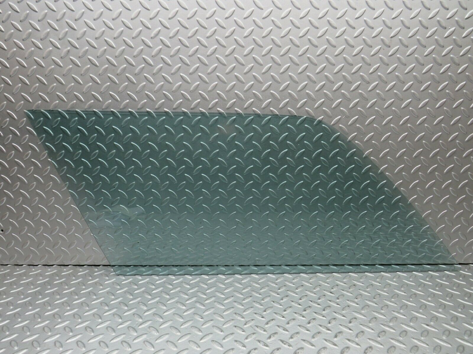 22036 Mercedes-Benz S123 280TE Wagon Rear Left Window Glass