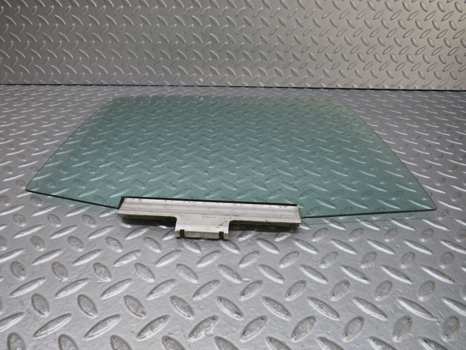 36566 Mercedes-Benz W201 190E 2.0L Rear Right Door Window Glass