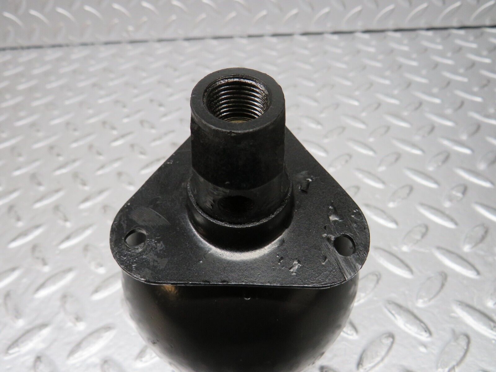 31549 Mercedes-Benz S124 220TE Wagon Rear Suspension Sphere 0037801723