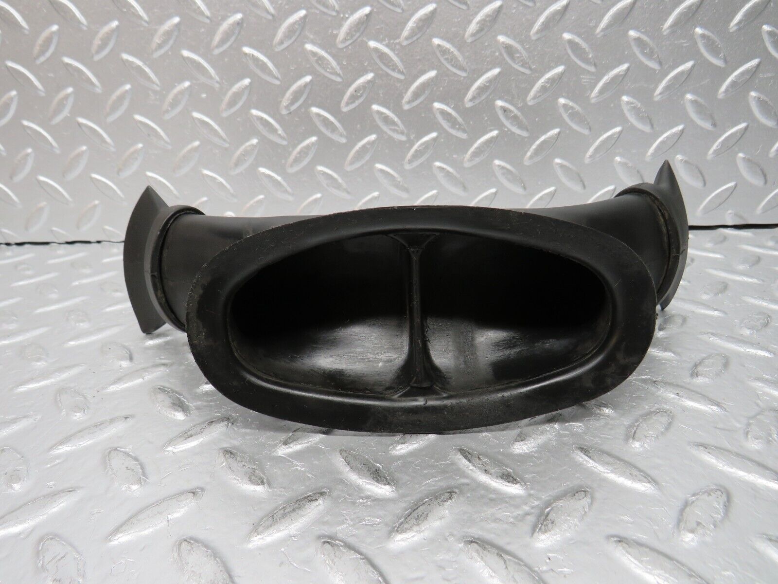30665 Mercedes-Benz W201 190E 2.0L Heater Water Drain 2018320025