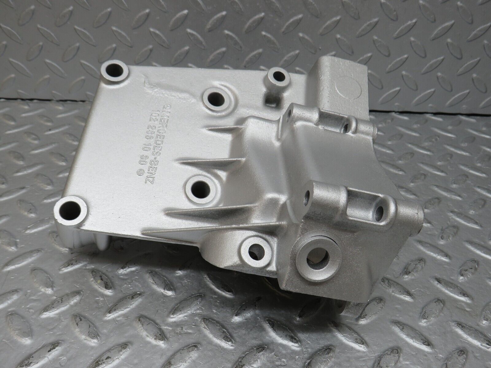 36790 Mercedes-Benz W201 190E 2.0L Power Steering Pump Bracket 1022361030
