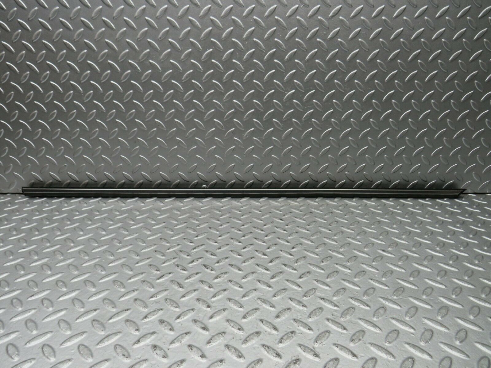 22022 Mercedes-Benz S123 280TE Rear Right Door Centre Moulding Trim