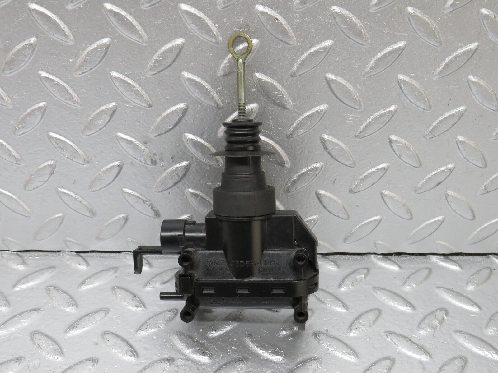 Genuine Mercedes-Benz RIGHT FRONT Door Lock Actuator – 164-720-10-35 – Remanufactured – Lifetime Warranty