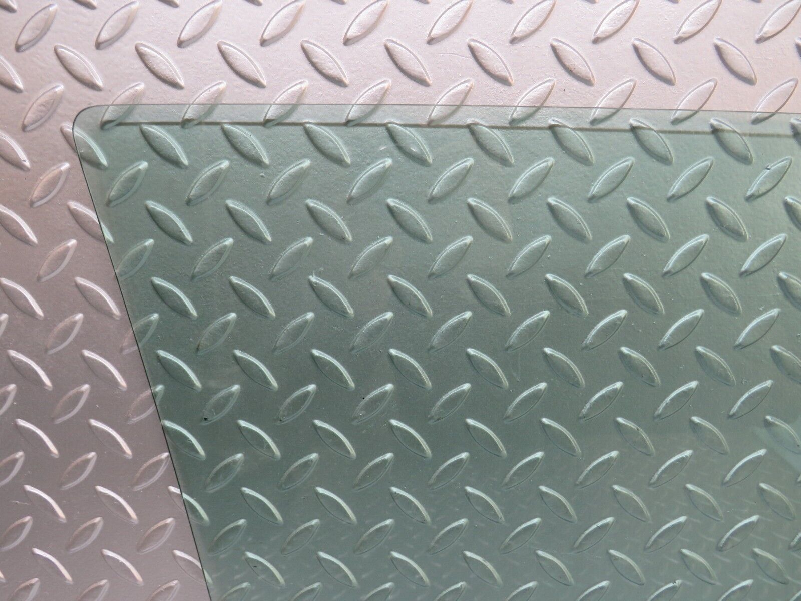 29262 Mercedes-Benz W124 230E Front Left Door Window Glass