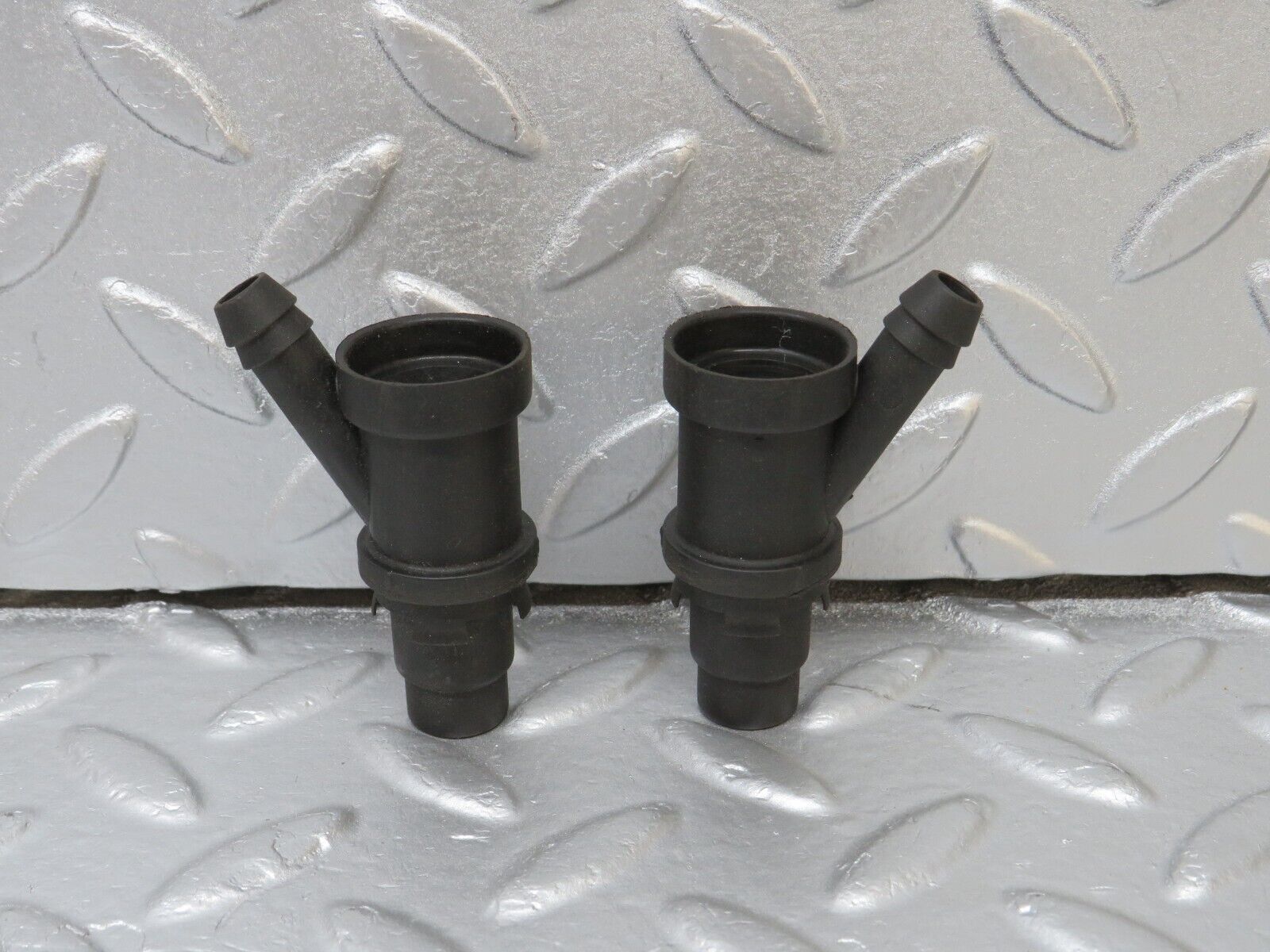 40265 Mercedes-Benz R107 Fuel Injector Holder 2x