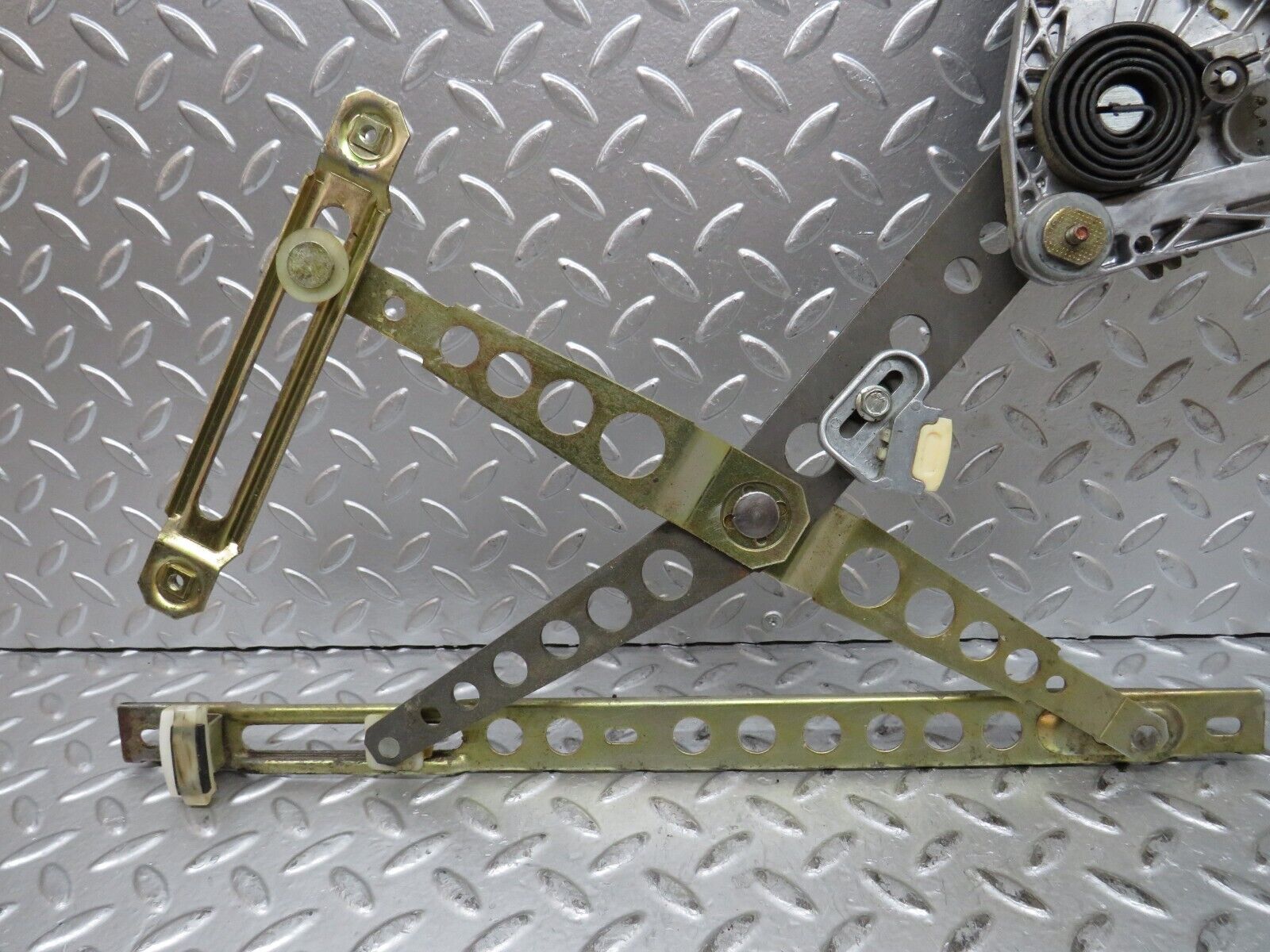 28712 Mercedes-Benz W123 230E Front Left Power Window Regulator 1237202746