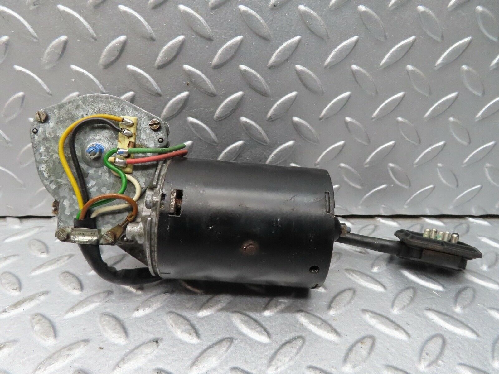 17049 Mercedes-Benz C123 280CE Coupe Wiper Motor