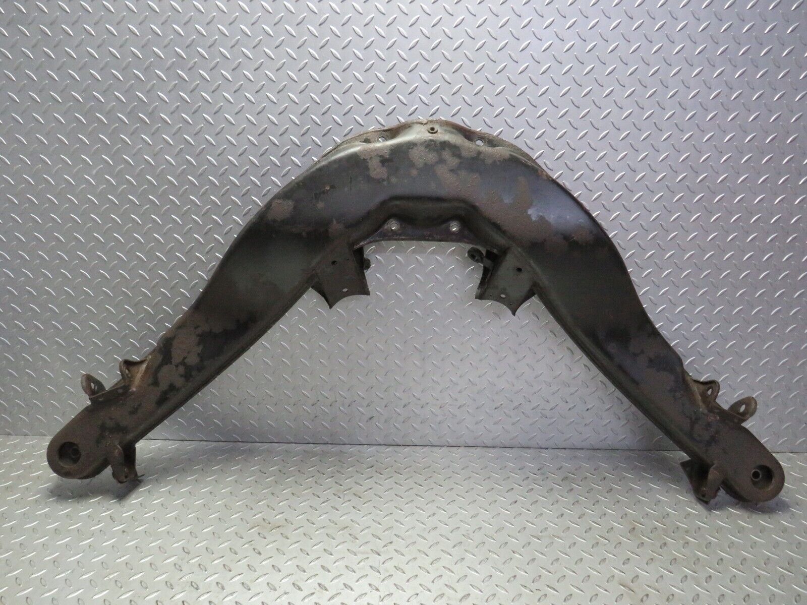 4089 Mercedes-Benz S123 200T Wagon Rear Subframe Axle Carrier Suspension