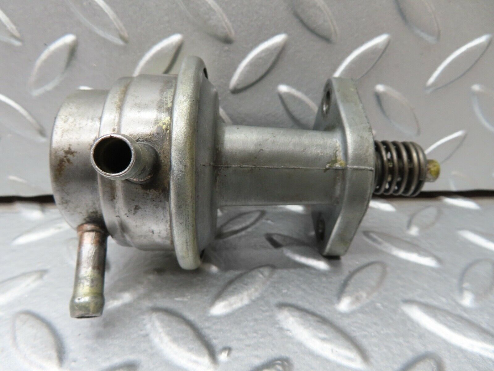 18853 Mercedes-Benz W121 190b Ponton Fuel Pump Pierburg 720797509