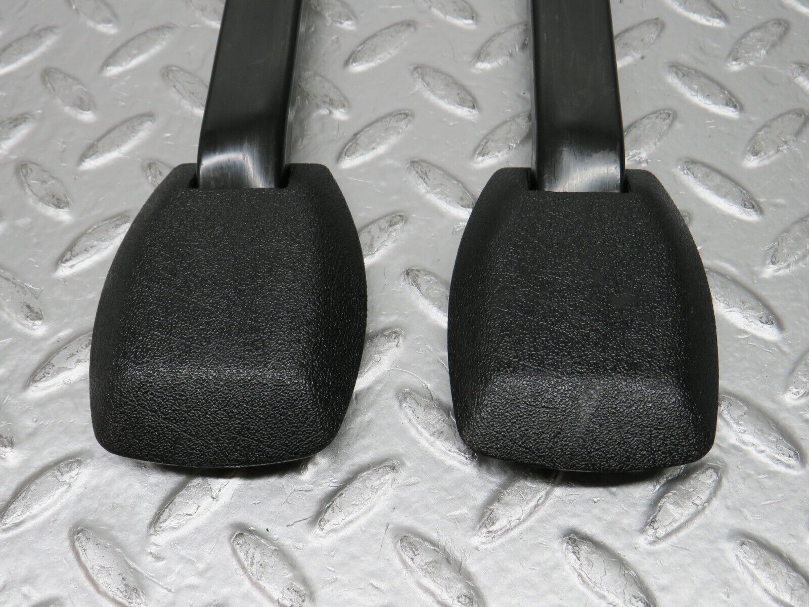 31692 Mercedes-Benz W201 190LE 1.8L Seat Belt Runner Covers 1249193520 2019190920