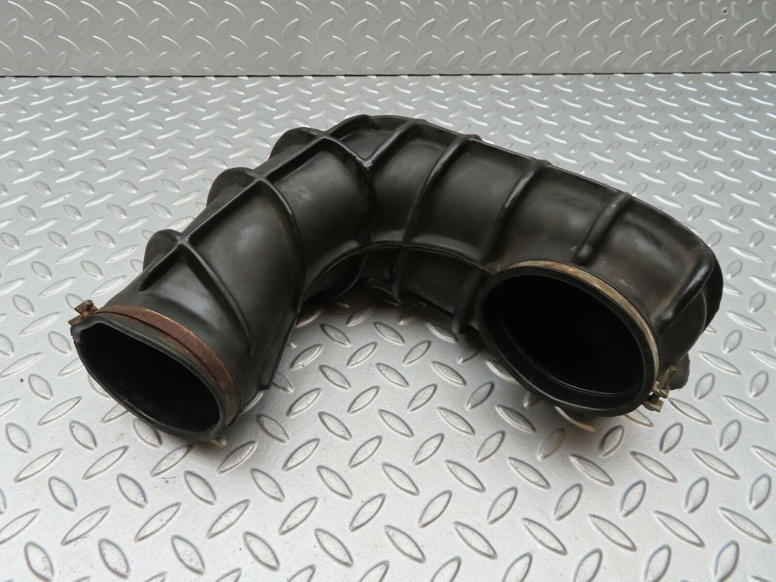 4092 Mercedes-Benz S123 200T Wagon Air Intake Pipe 1020940011