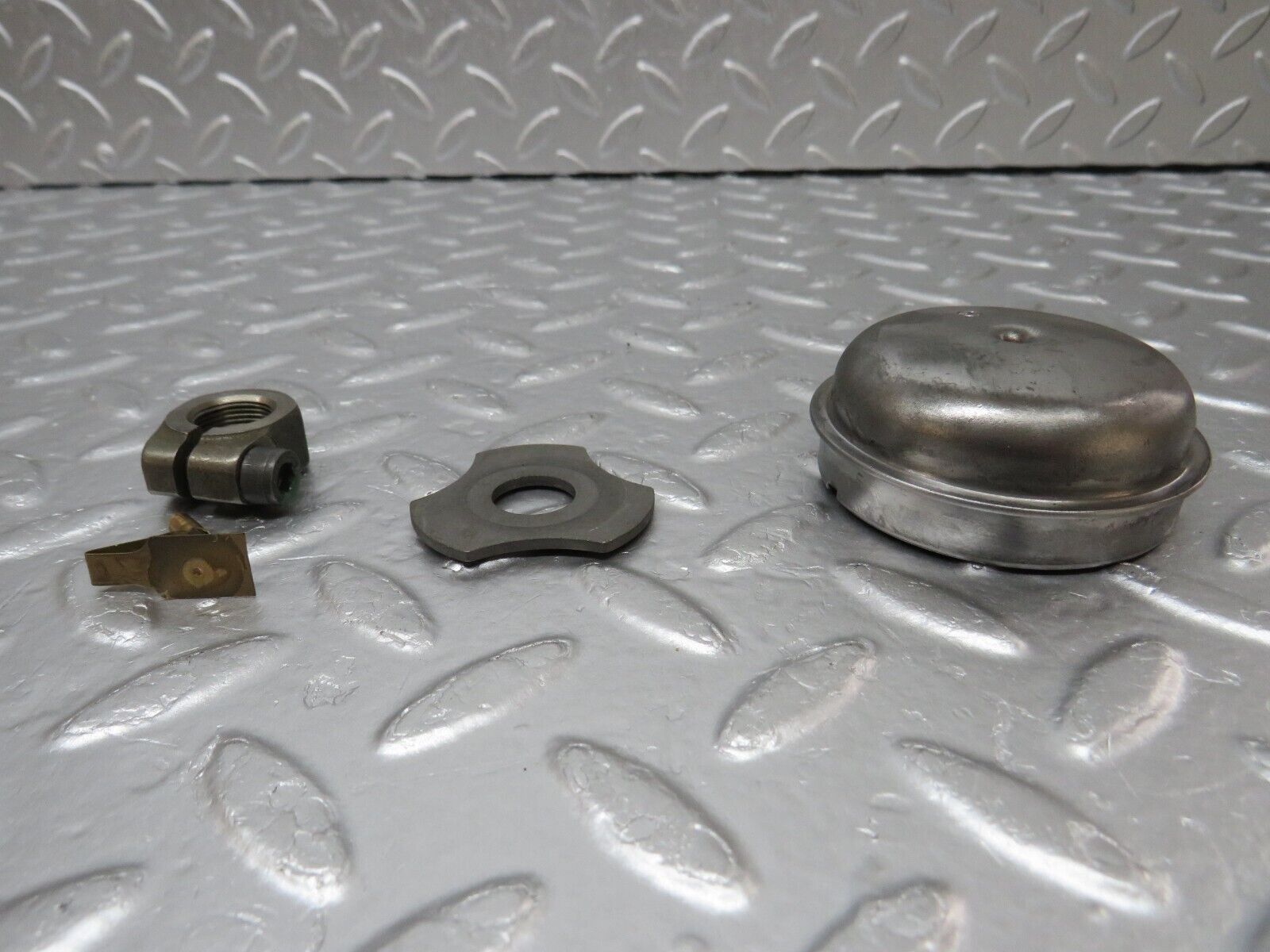 34014 Mercedes-Benz W124 260E Wheel Hub Locking Cap