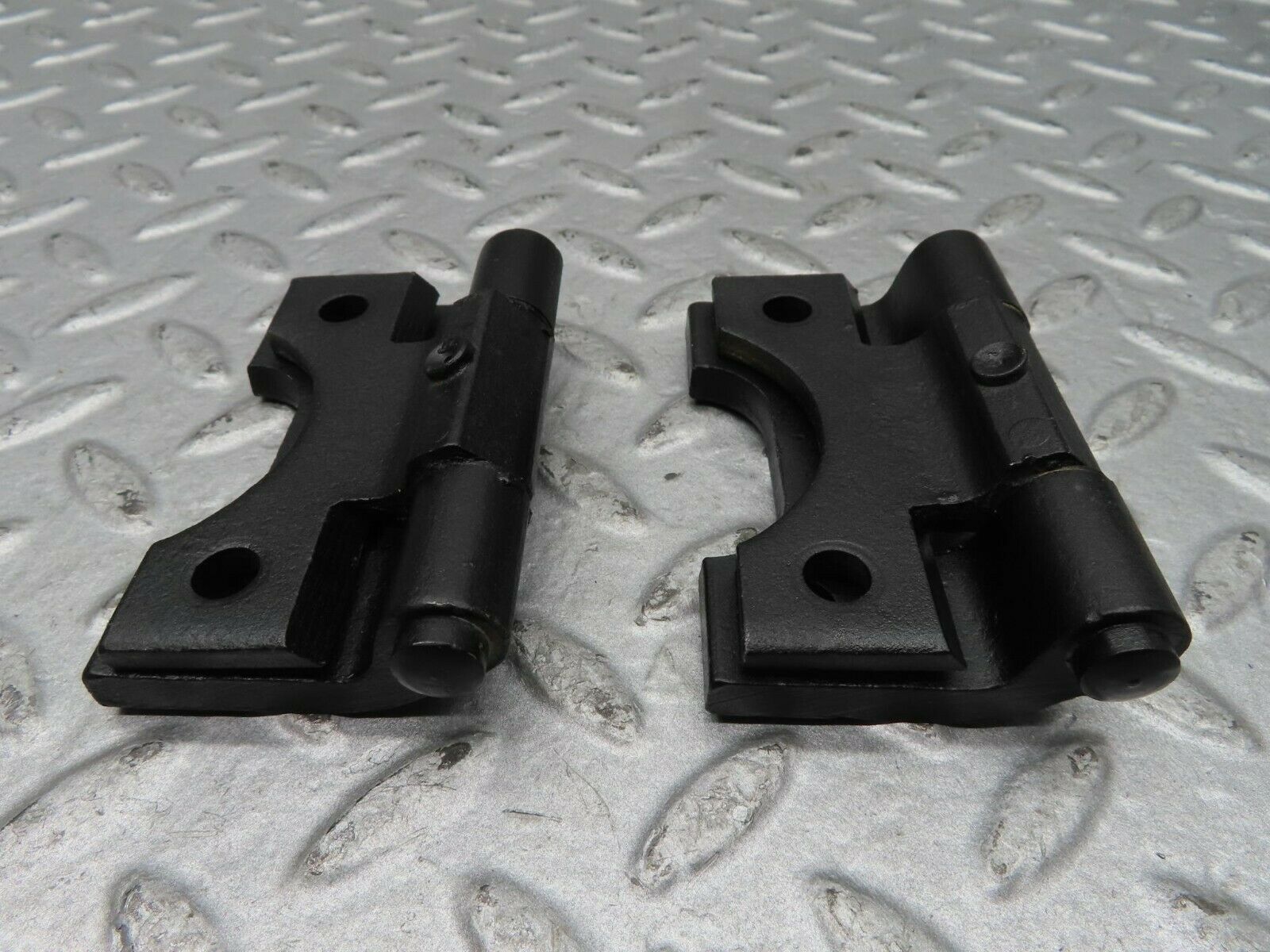 16699 Mercedes-Benz C107 380SLC Left Door Hinges