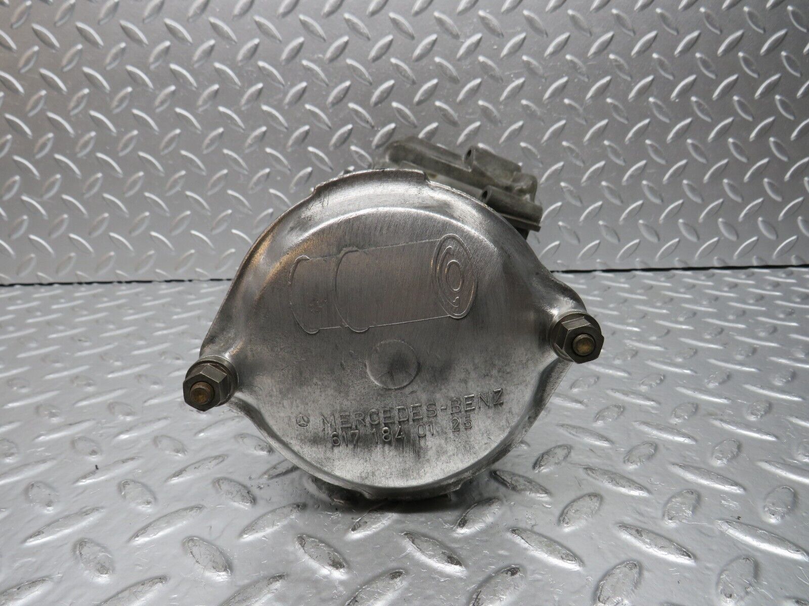 31099 Mercedes-Benz W123 240D Oil Filter Housing 6151840102 6171840125