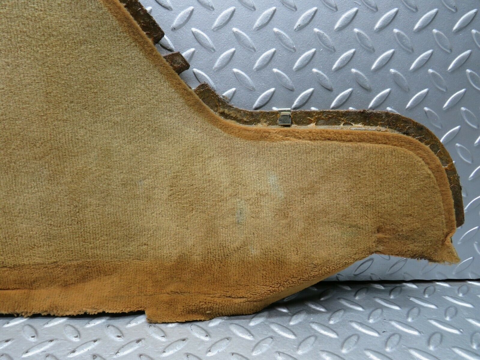 22130 Mercedes-Benz S123 280TE Centre Console Carpet Palomino Left Side