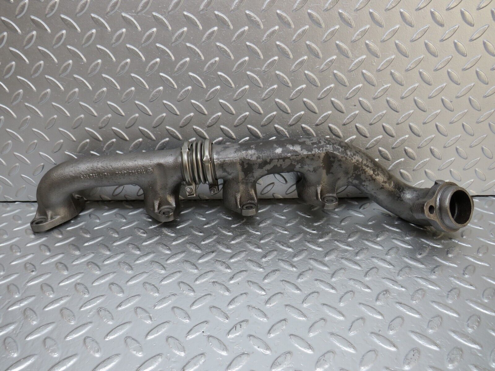 33048 Mercedes-Benz W126 380 V8 M116 Exhaust Manifold Left 1161420502 1161422302