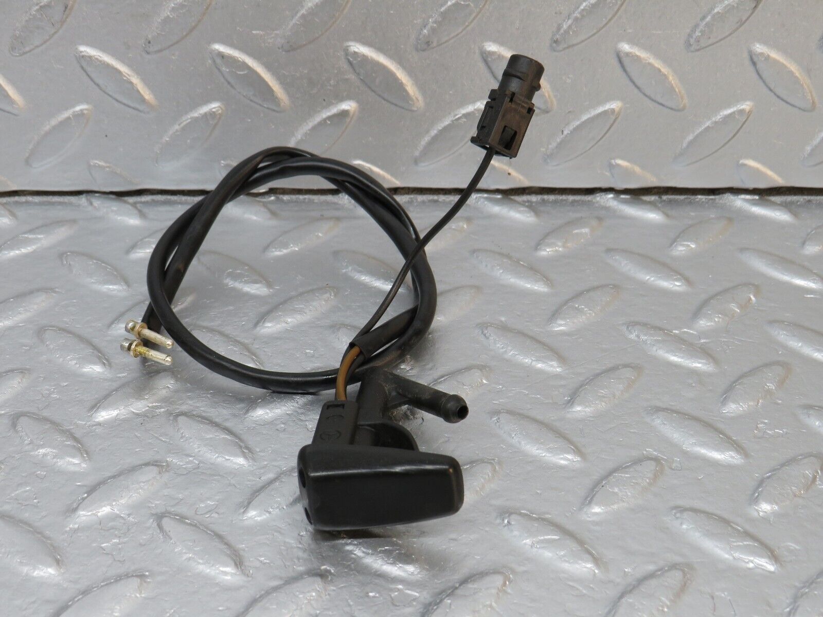39740 Mercedes-Benz R129 320SL Coupe Windscreen Washer Nozzle