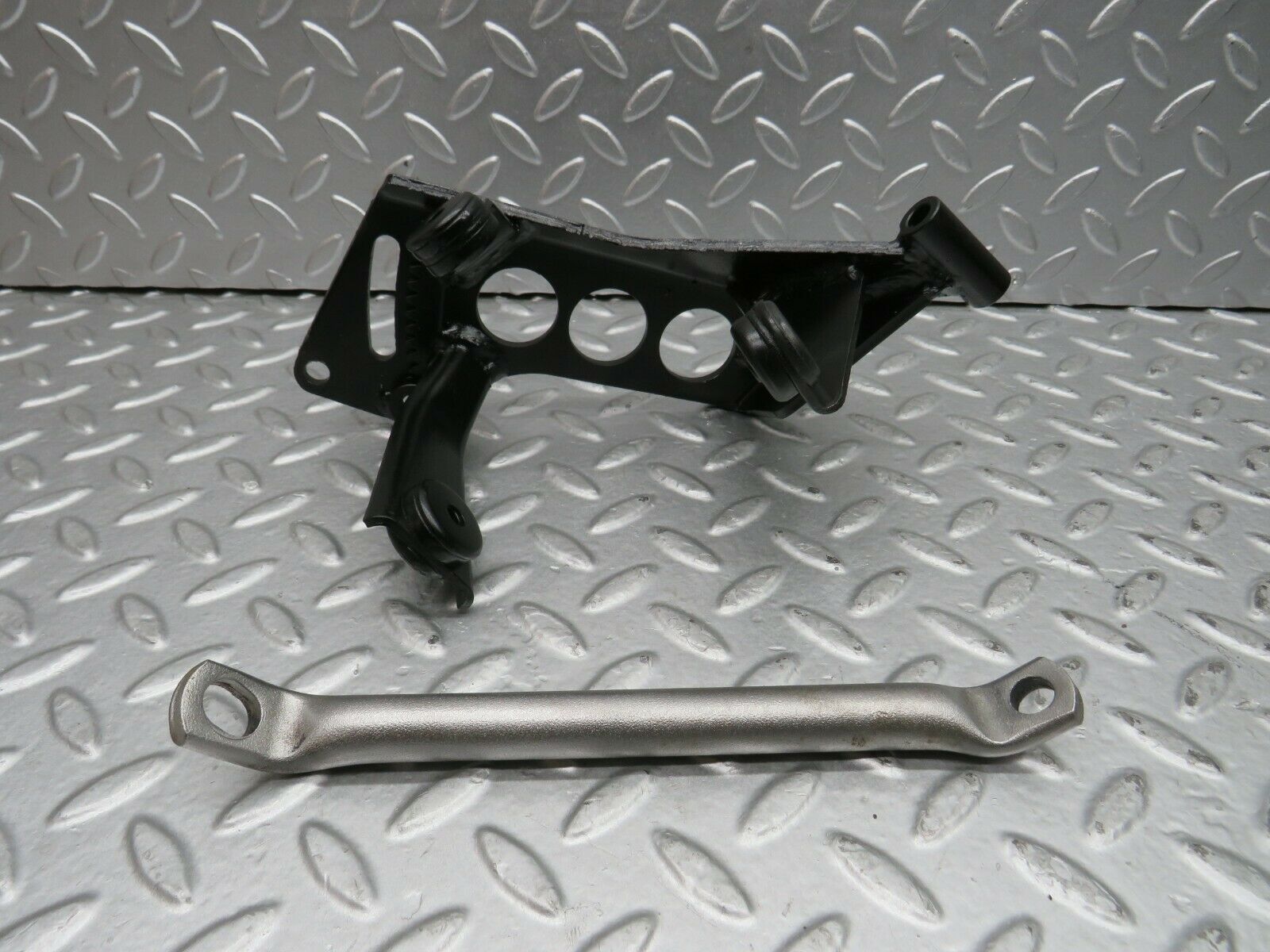 22283 Mercedes-Benz S123 280TE Wagon Power Steering Pump Holder Bracket