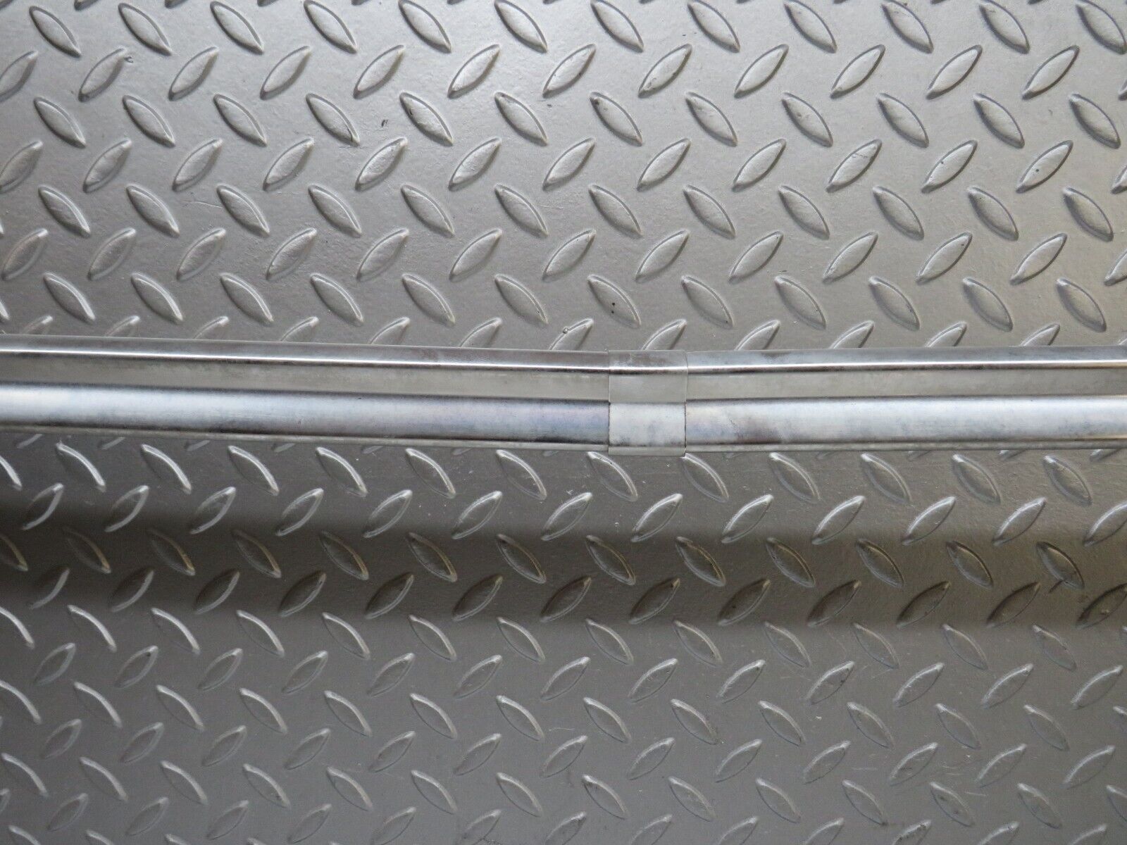 37582 Mercedes-Benz W109 300SEL Rear Windscreen Chrome Frame