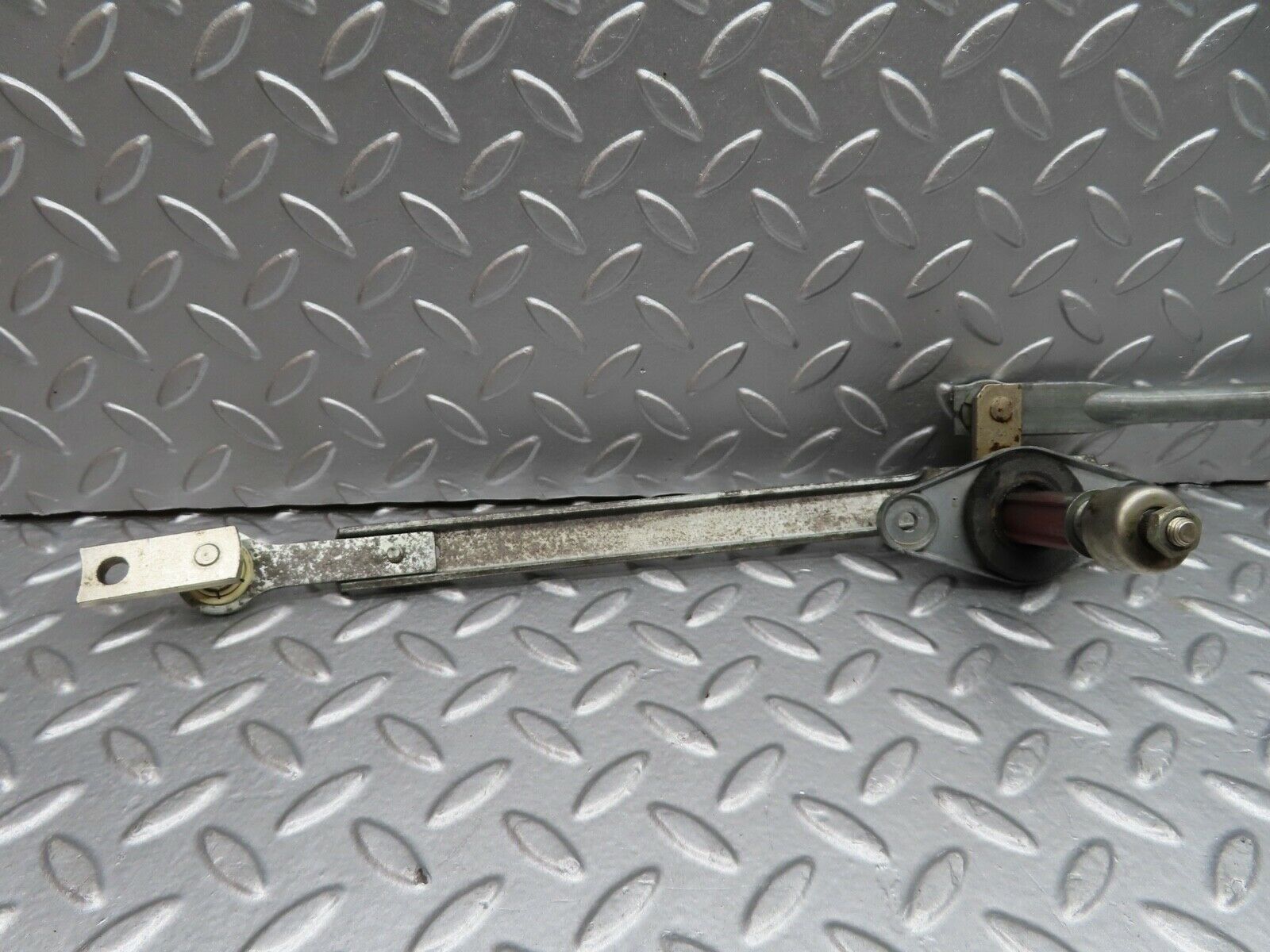 20331 Mercedes-Benz W114 280CE Coupe Windscreen Wiper Linkage