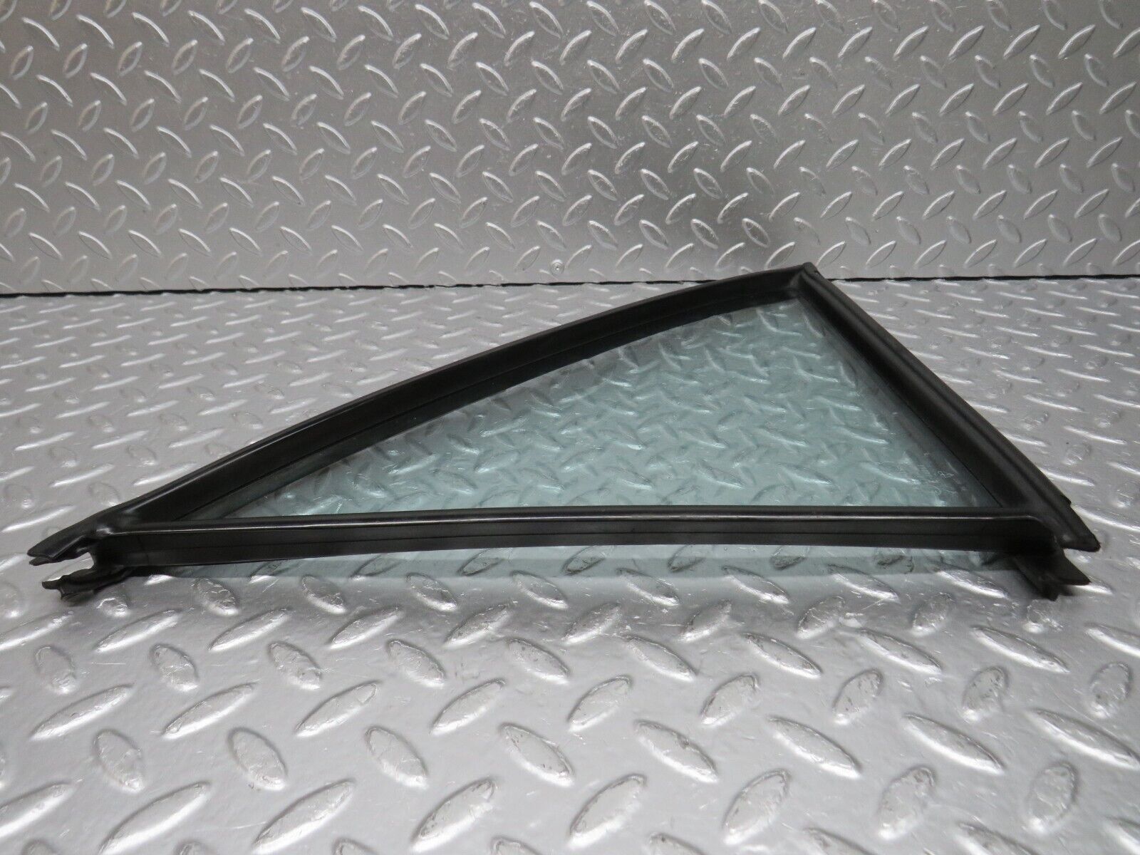 33145 Mercedes-Benz W126 Rear Left Quarter Window Glass 1267350124