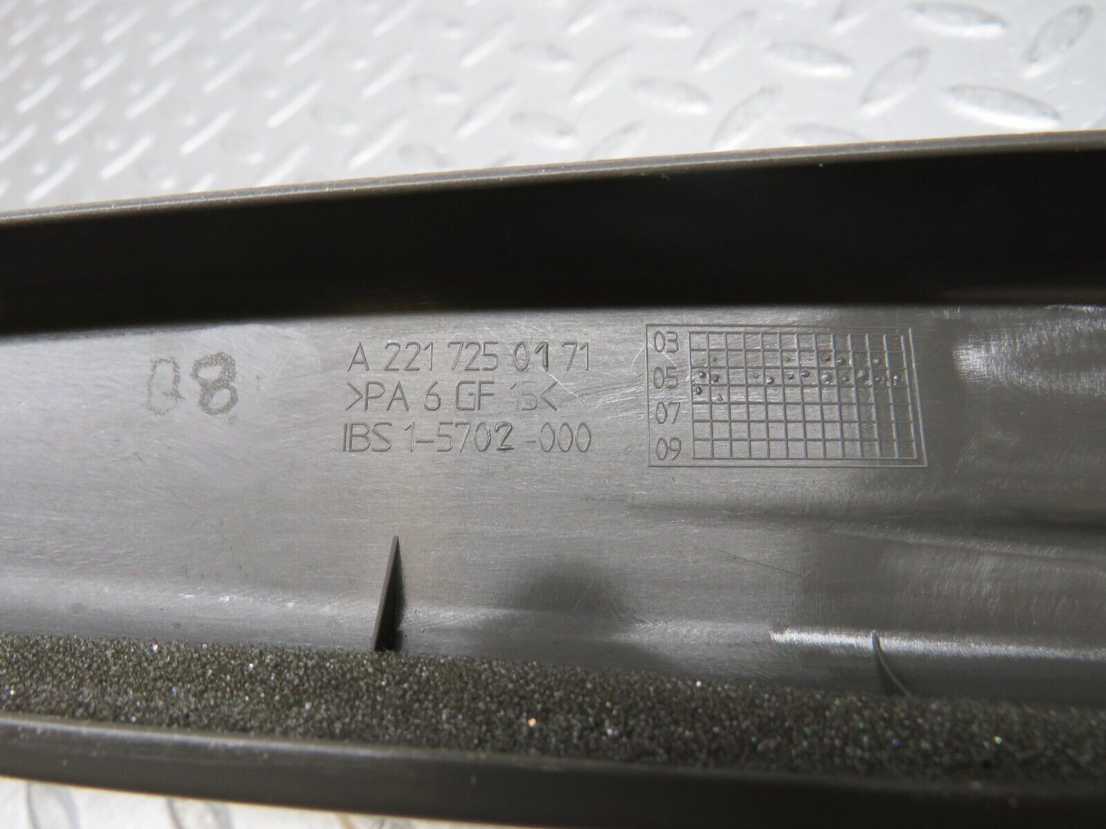 35286 Mercedes-Benz W221 Front Left Door Window Frame Trim 2217250171