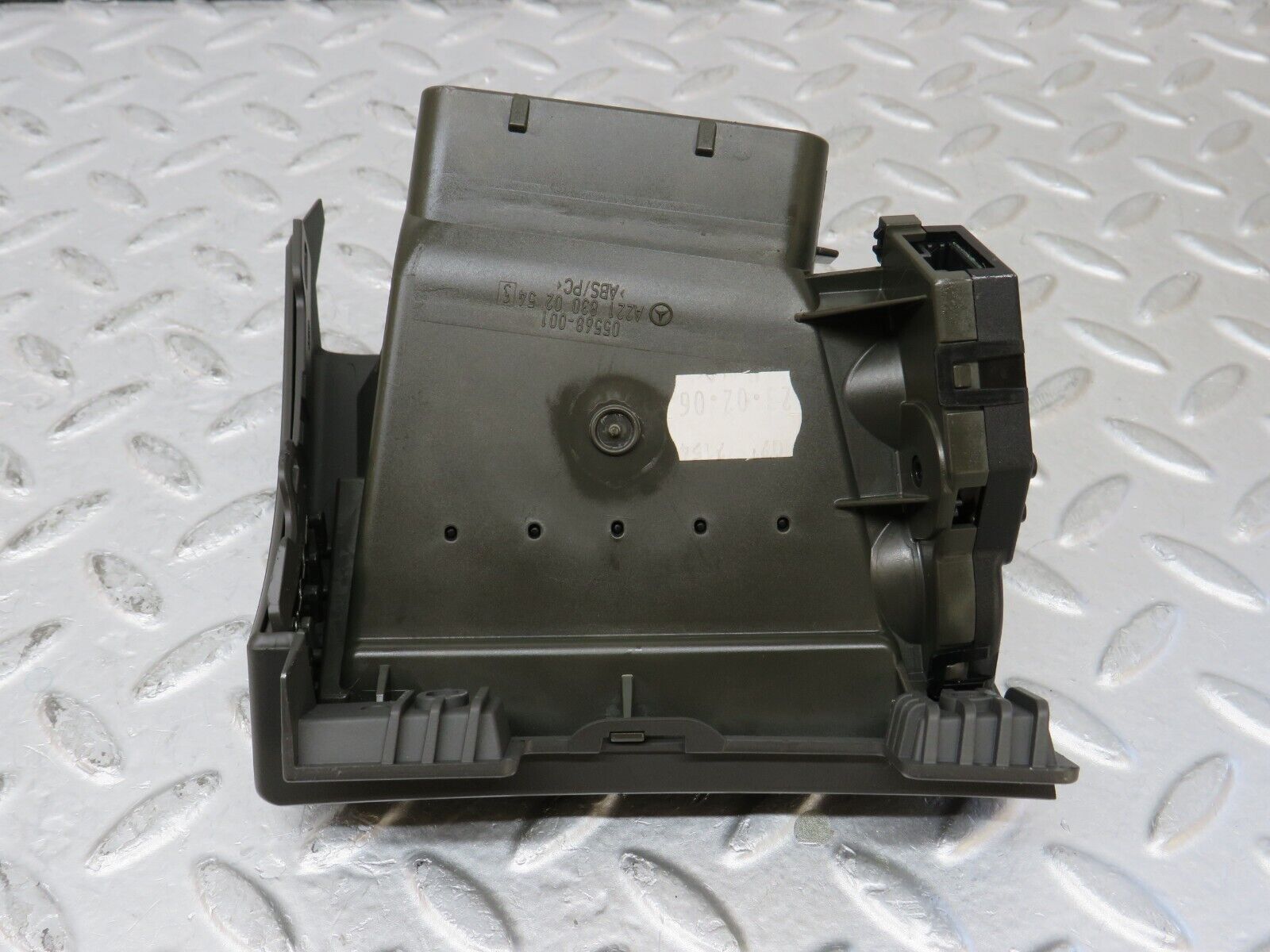 35193 Mercedes-Benz W221 Dash Air Vent Right Side 2218300254
