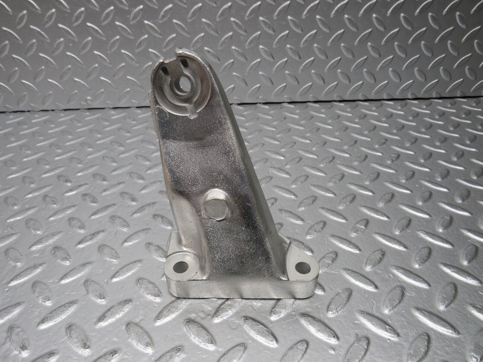30731 Mercedes-Benz W201 190E 2.0L Engine Mount Bracket Right Side 1022234204
