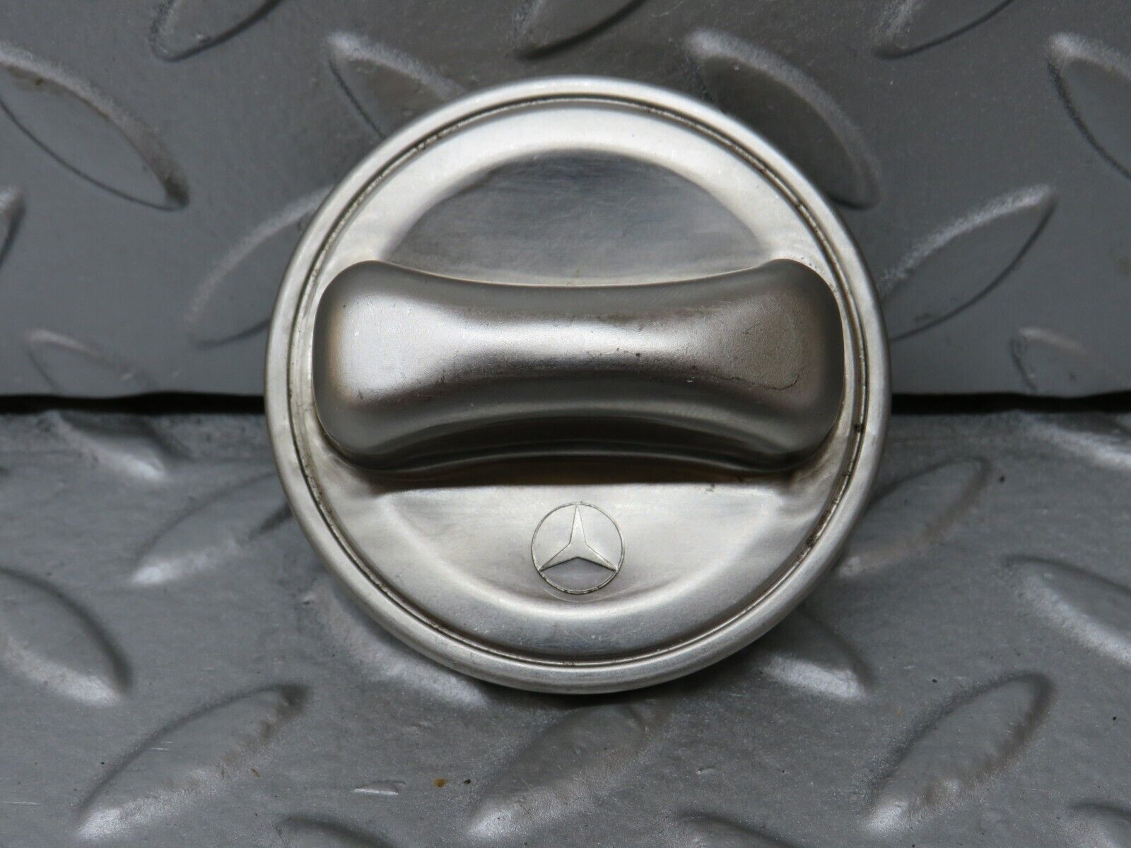 36804 Mercedes-Benz W201 190E 2.0L Fuel Tank Metal Cap 1244700005