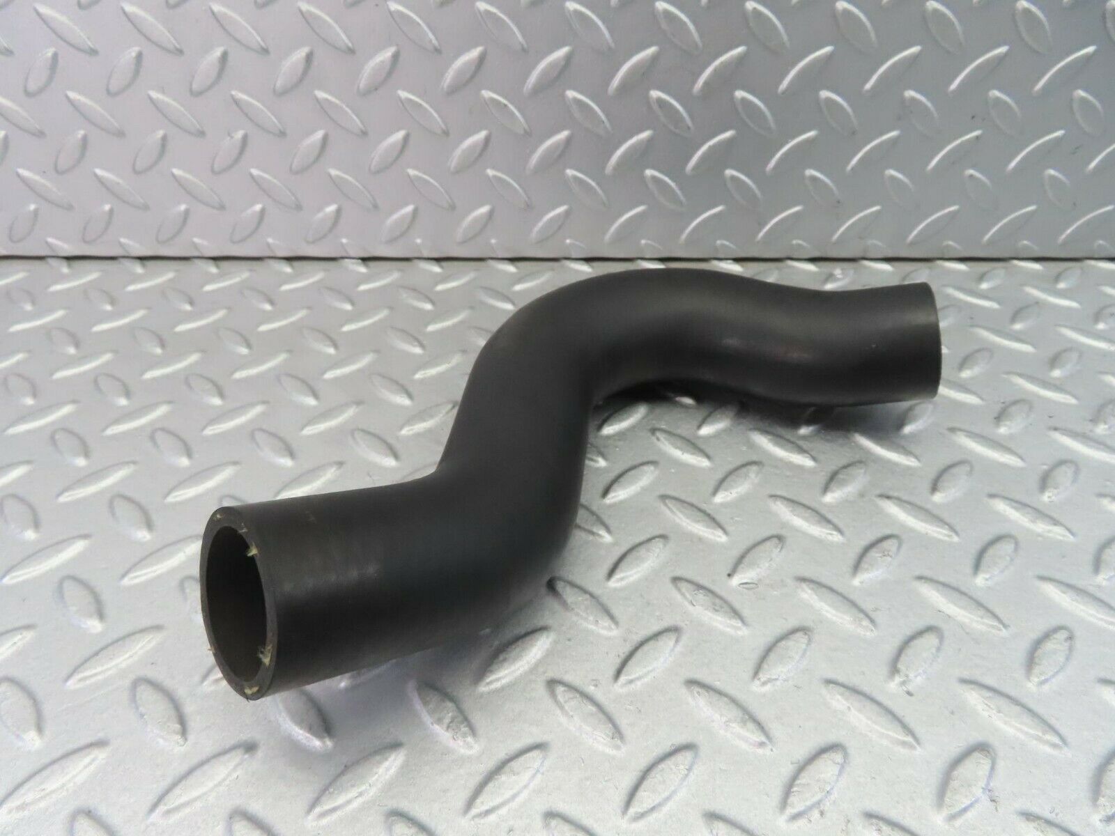 8532 Mercedes-Benz R107 Radiator Hose 1075011082