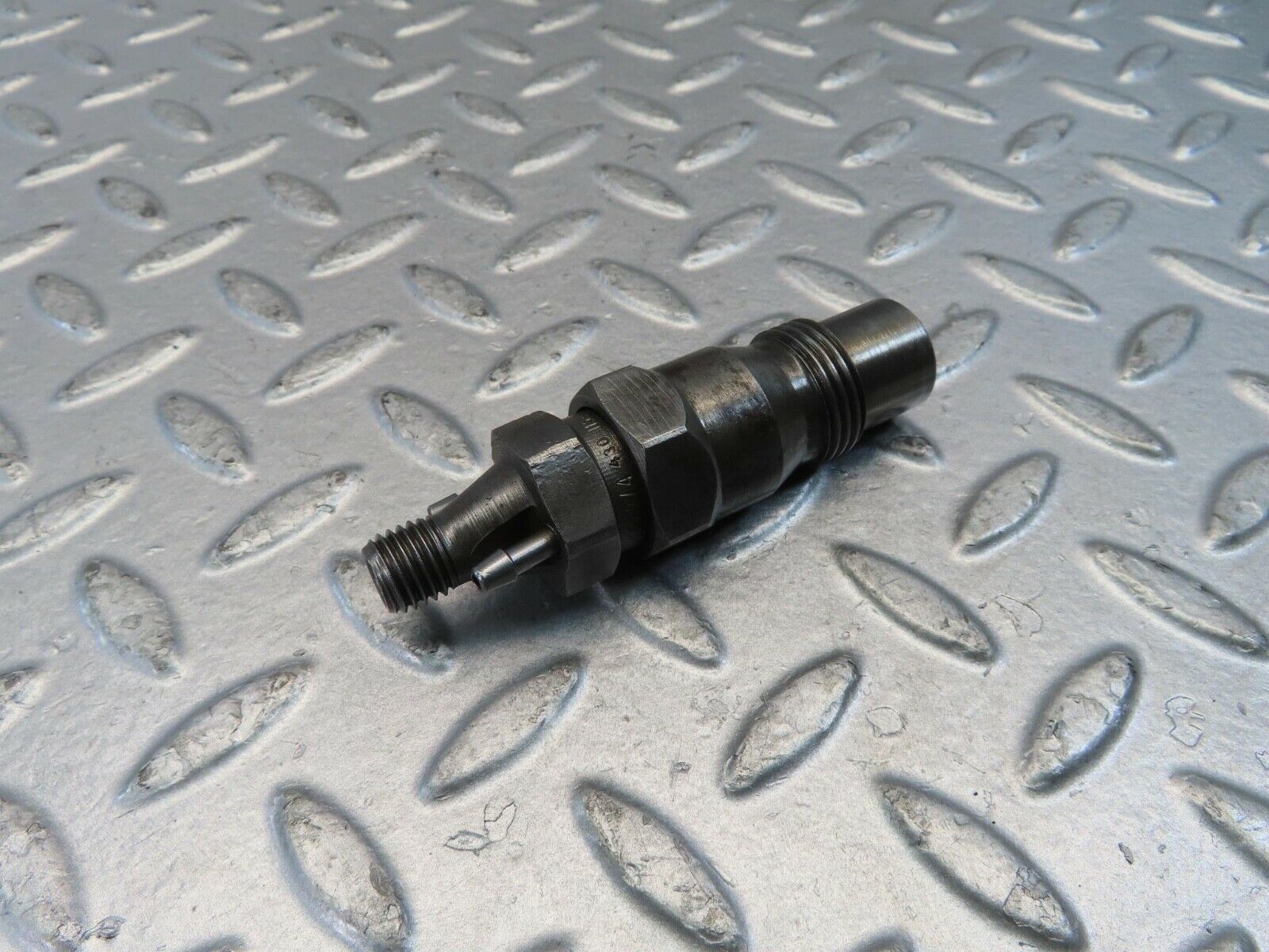 10985 Mercedes-Benz W115 220D Fuel Injector Bosch KCA30sd27/4