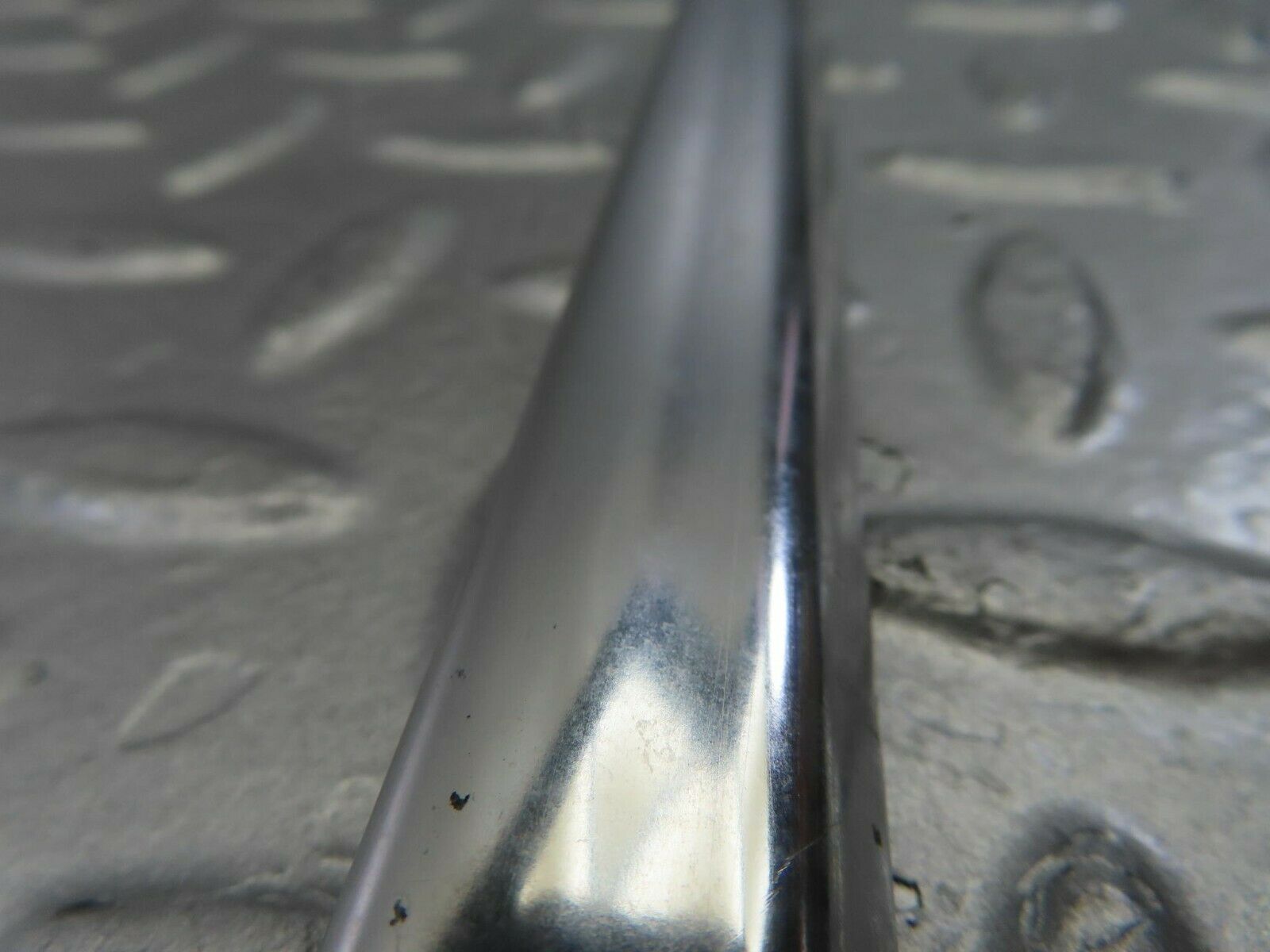 10816 Mercedes-Benz W123 230E Front Left Door Chrome Moulding Trim