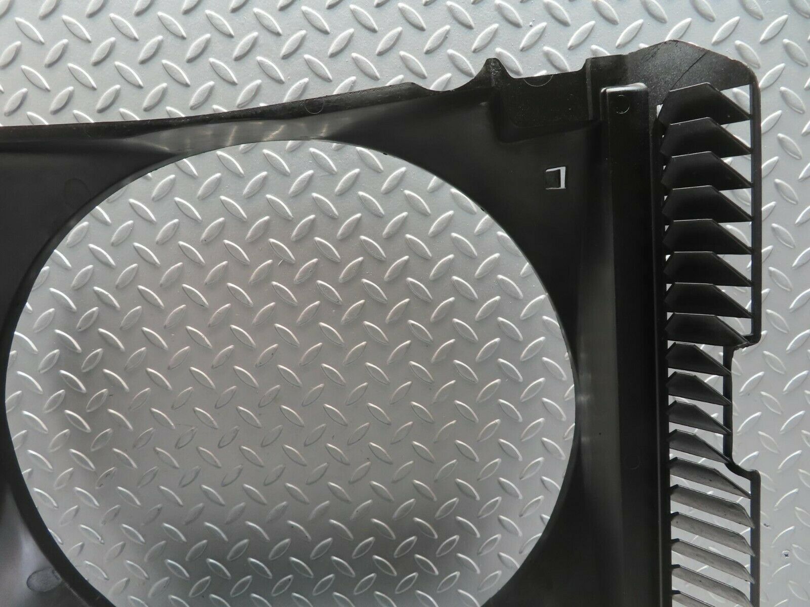 11542 Mercedes-Benz C123 230CE Coupe Radiator Fan Shroud Fan Cover 1235052055