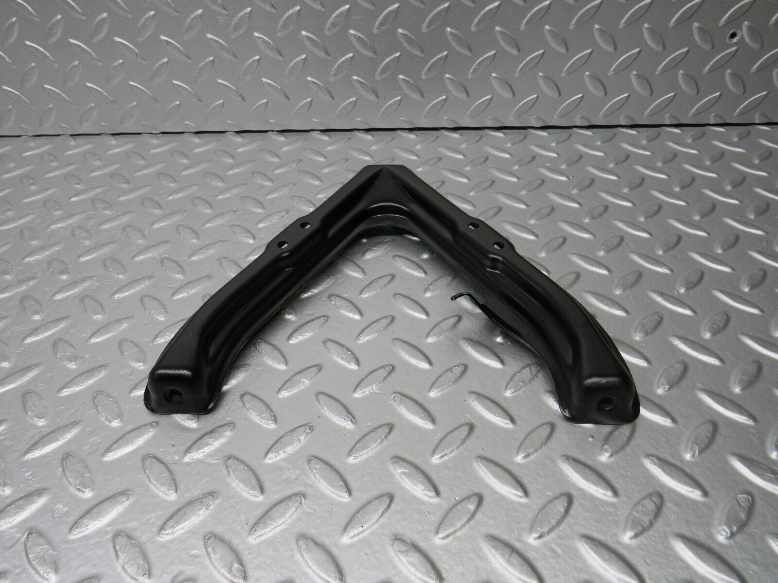 30908 Mercedes-Benz W201 190E 2.0L Air Intake Manifold Bracket