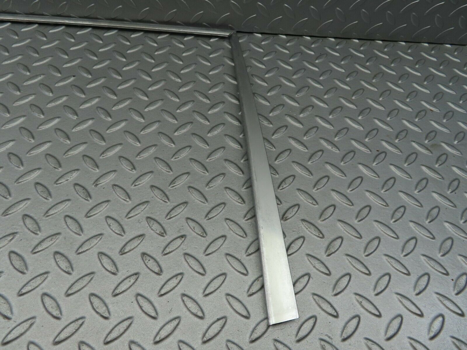 6210 Mercedes-Benz W126 380SE Door Chrome Window Frame Front Left