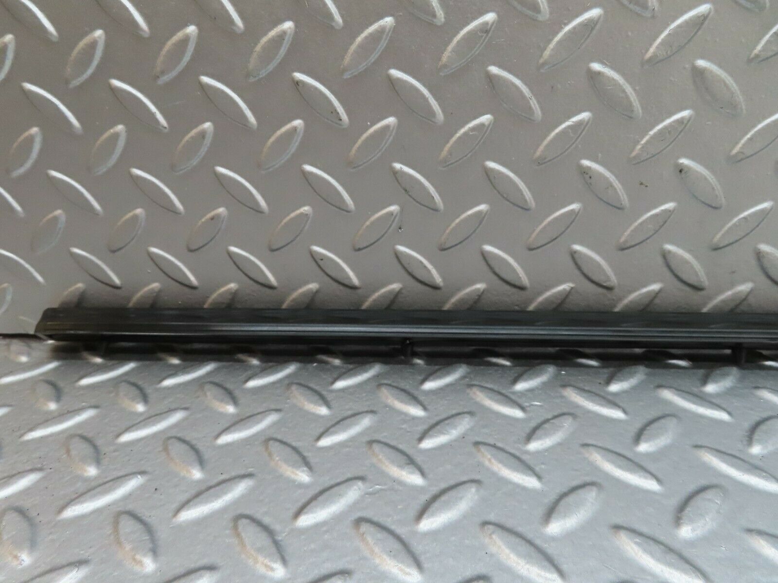 18005 Mercedes-Benz W123 200 Rear Right Door Centre Moulding Trim