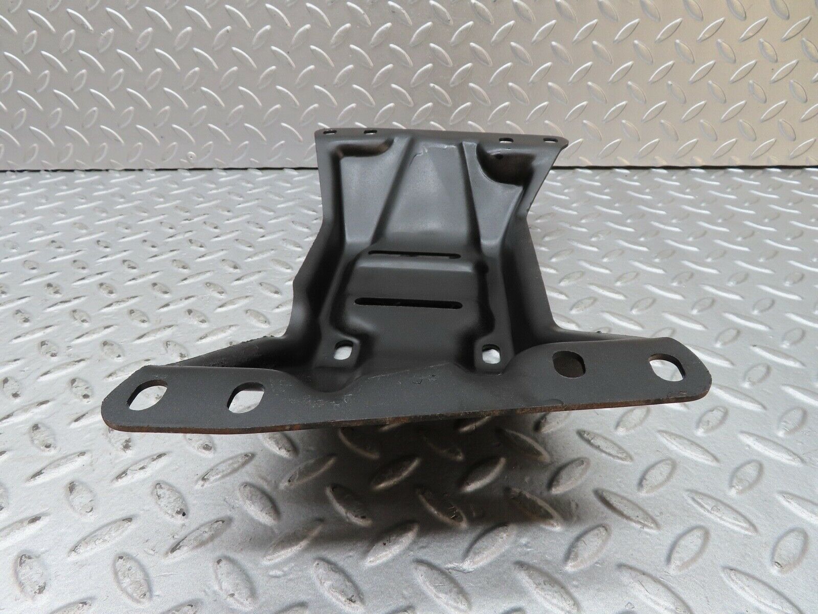 17595 Mercedes-Benz W116 450SEL Gearbox Mount Bracket