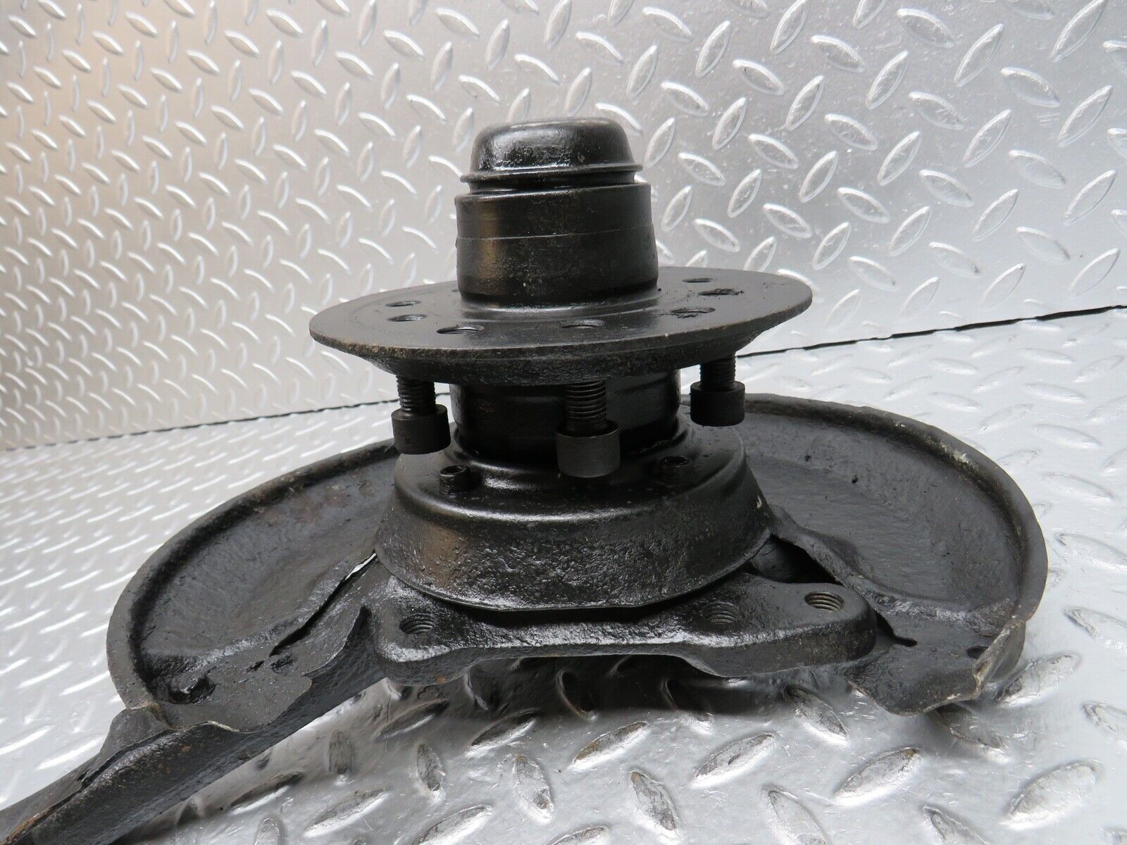 0386 Mercedes-Benz W108 280SE Complete Wheel Hub Front Right